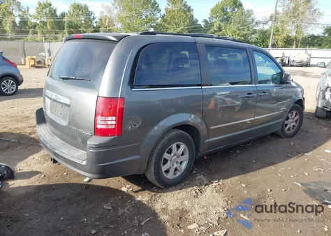 2010 Chrysler Town & Country Touring Plus z USA, uszkodzony, nr VIN 2A4RR8D15AR392568